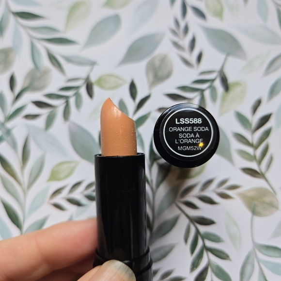 NYX Lip Smacking Fun Colors Extra Creamy Lipstick - 5 Shades - New, Unused - Picture 4 of 7